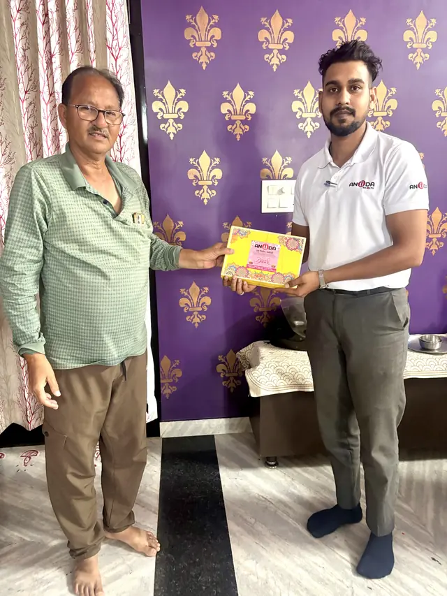 Mithai ke saath shubhkaamnayein — Anuda team